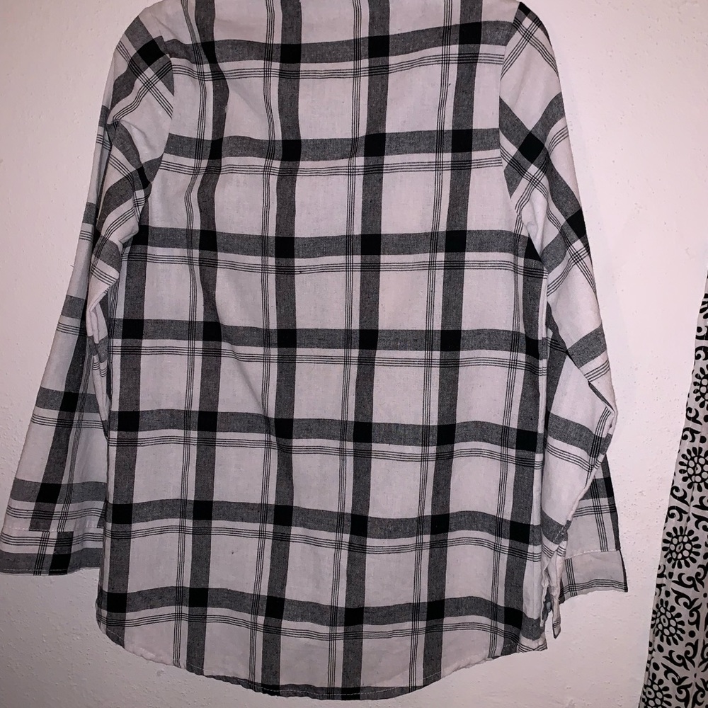 Medium sized White and black flannel
